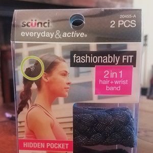 Scunci fashionably fit 2 in 1 hair & wristband